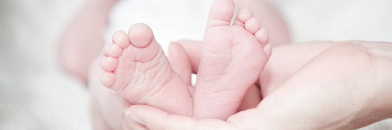 Baby baby feet bed cropped